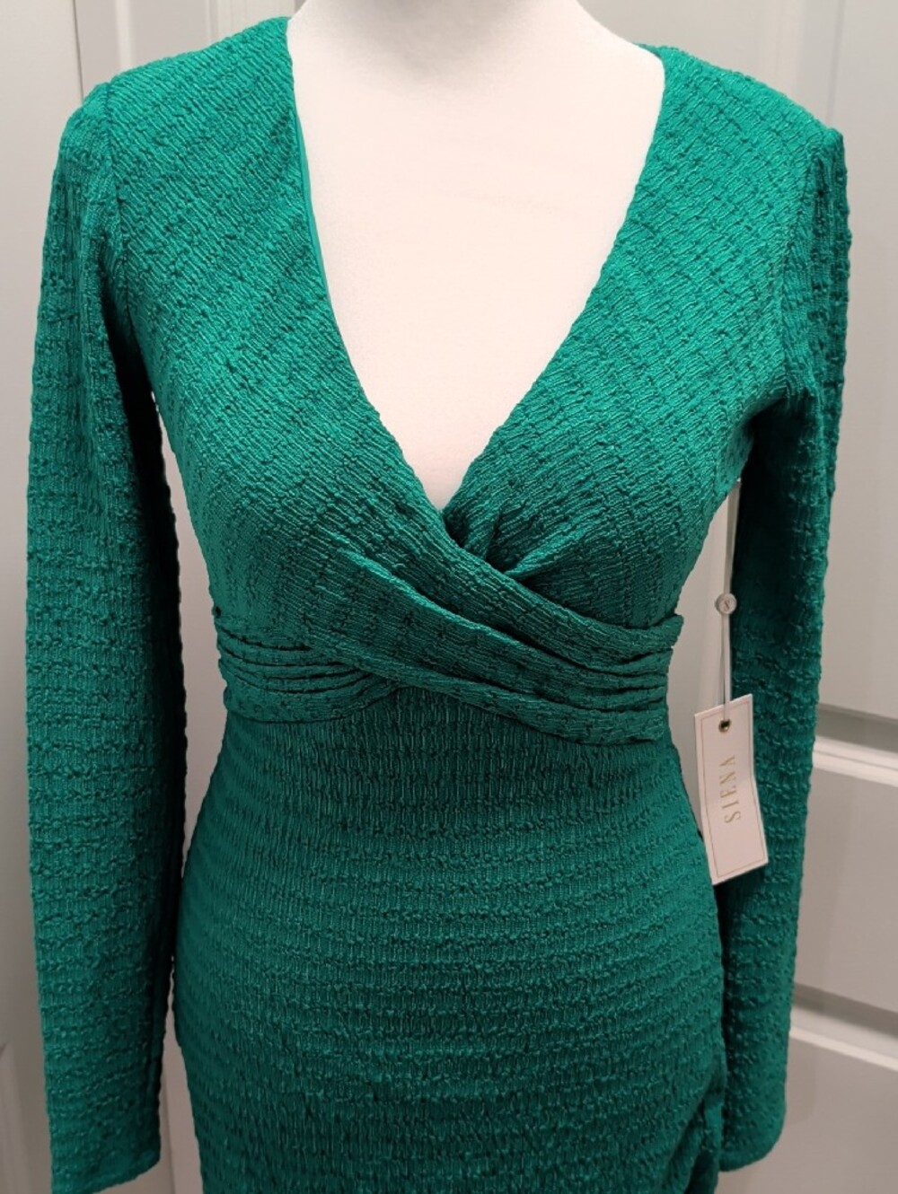 SIENA NWT $128 Size 0 Zero Textured Green Long-Sleeve Wrap Mini Dress - Picture 2 of 12